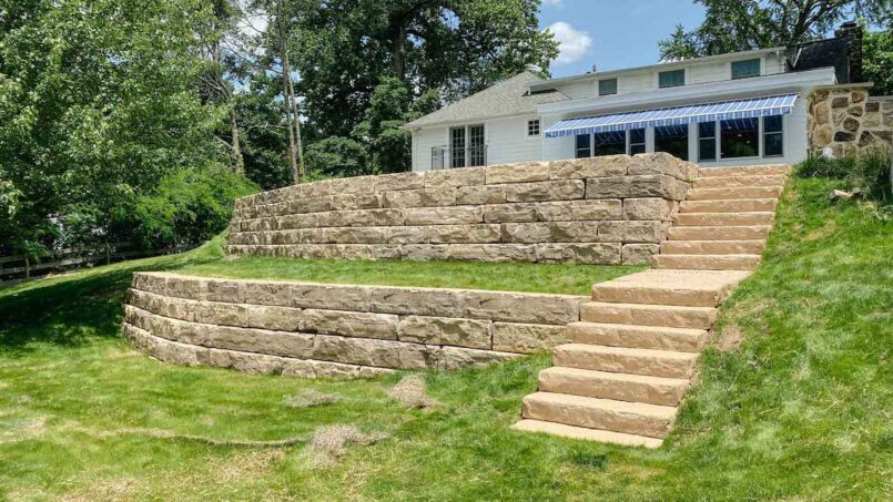 Grand ledge retaining wall