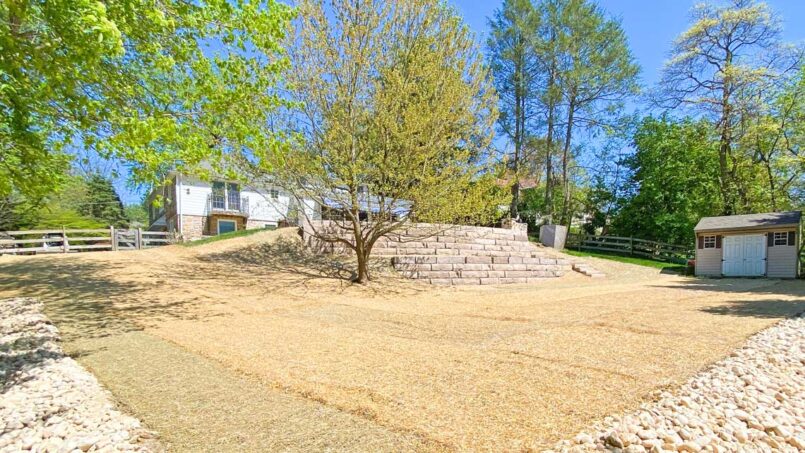 Overview of retaining walls and lawn
