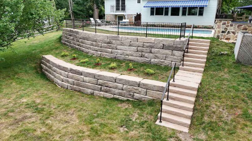 Grand Ledge retaining wall